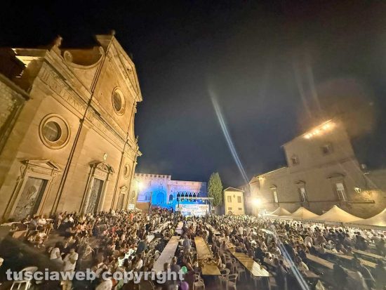 Viterbo - Santa Rosa - La cena dei facchini a piazza San Lorenzo