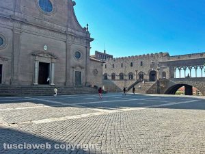 Viterbo - Piazza San Lorenzo