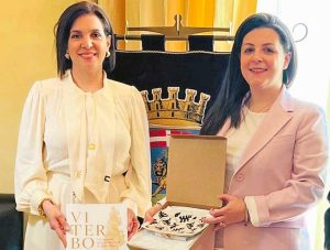 La sindaca Frontini con l'ambasciatrice colombiana