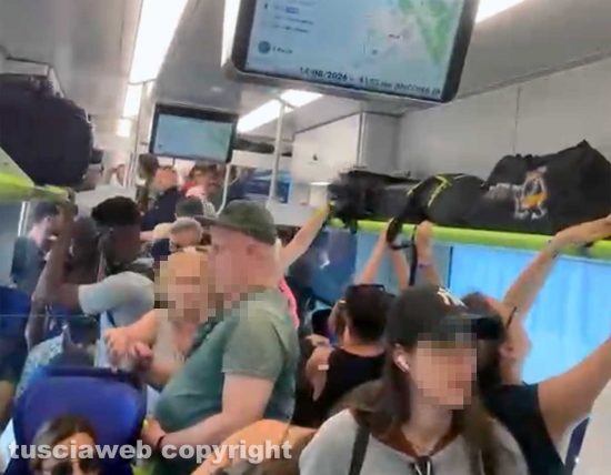 Viterbo - Treno Orte - Roma affollato