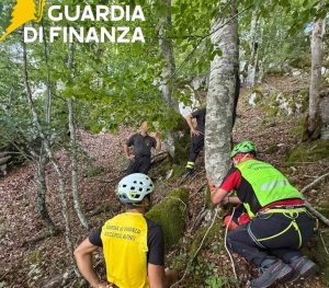 Rieti - Guardia di finanza - Salvataggio di un uomo caduto