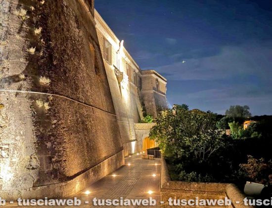Civita Castellana – Dopo anni, via del Rivellino e l’area dell’Arcaccio sono tornate a essere illuminate