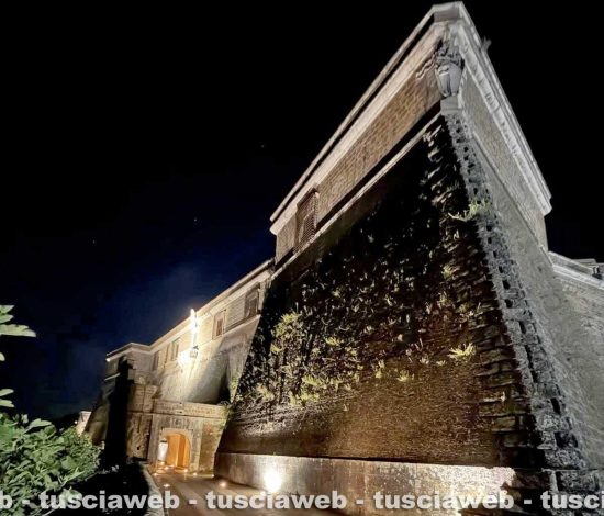 Civita Castellana – Dopo anni, via del Rivellino e l’area dell’Arcaccio sono tornate a essere illuminate