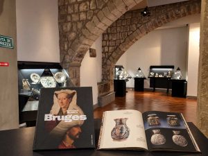 Viterbo - Il Boccale del Pellegrino nel catalogo ufficiale della mostra a Bruges