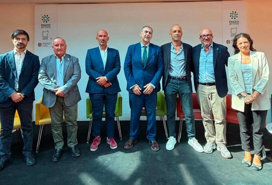 La conferenza stampa sul lago di Vico