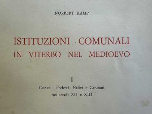 Viterbo - Un volume in vendita da Paperonly
