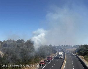 Viterbo - Incendio sulla superstrada