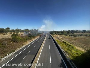 Viterbo - Incendio sulla superstrada