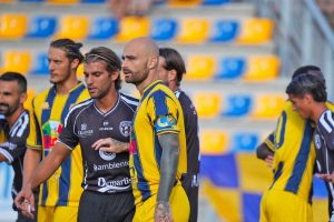 Sport - Calcio - Il difensore Sbraga, capitano dei gialloblù