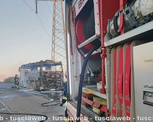 Civitavecchia – Autobus in fiamme questa mattina in via Tirso
