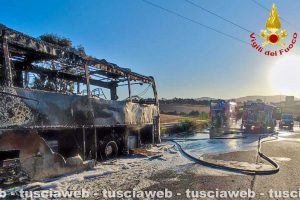 Civitavecchia – Autobus in fiamme questa mattina in via Tirso