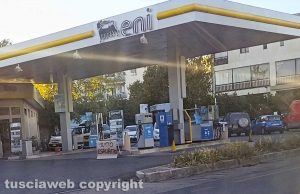 Viterbo – Distributori Eni presi d’assalto nella Tuscia