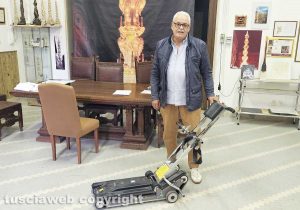 Viterbo - Giovanni Adami con la motoscala