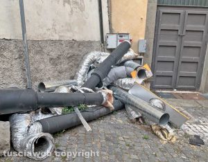 Viterbo - Il centro storico si presenta così prima del trasporto della macchina di Santa Rosa - Via dei Magazzini