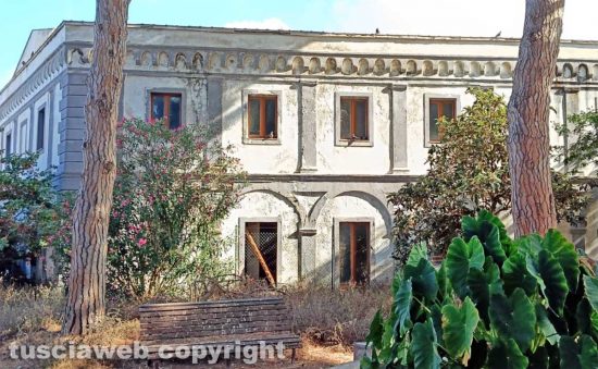 Tarquinia - Il degrado del villaggio delle Saline