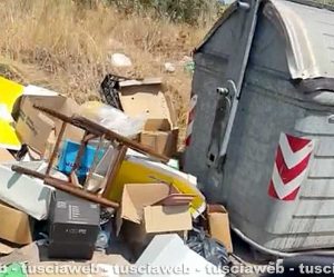 Viterbo - Rifiuti e incuria in strada Pian di Tortora