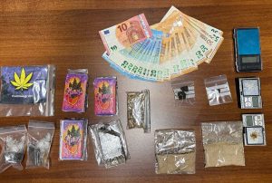 Vetralla - Carabinieri - La droga e i soldi sequestrati