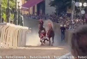 Canino - Palio di san Clemente - Fantino cade e viene travolto da un cavallo