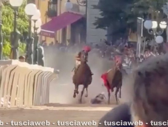 Canino - Palio di san Clemente - Fantino cade e viene travolto da un cavallo