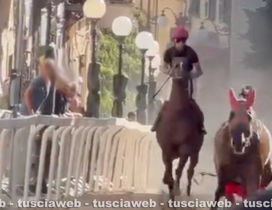 Canino - Palio di san Clemente - Fantino cade e viene travolto da un cavallo