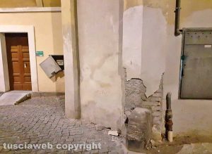 Viterbo - Teatro dell'Unione - Ingresso laterale nel degrado