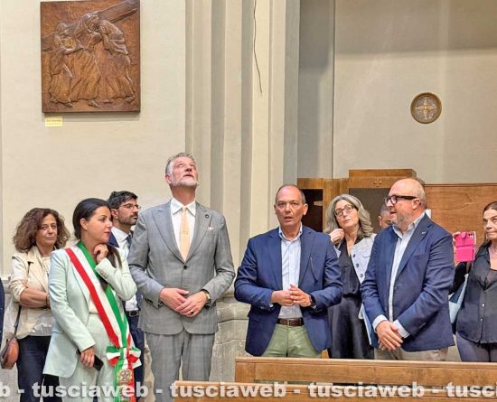 Il ministro Alessandro Giuli in visita al monastero di Santa Rosa