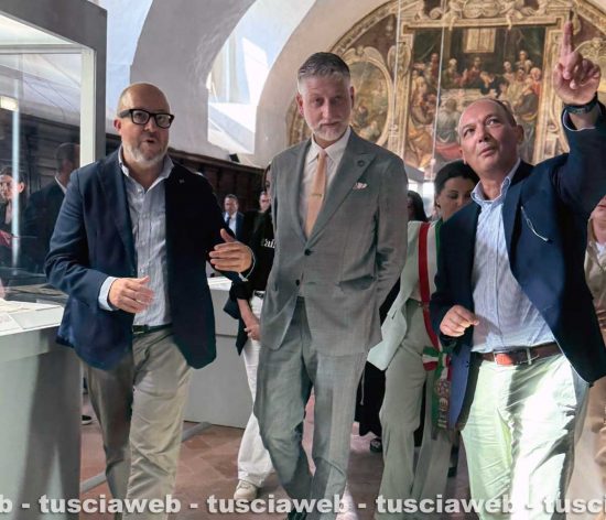 Il ministro Alessandro Giuli in visita al monastero di Santa Rosa