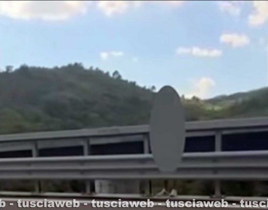 Barberino del Mugello – Quaranta minuti di trattativa sul viadotto dell’A1 per cercare di convincere Federico Vella a non gettarsi nel vuoto