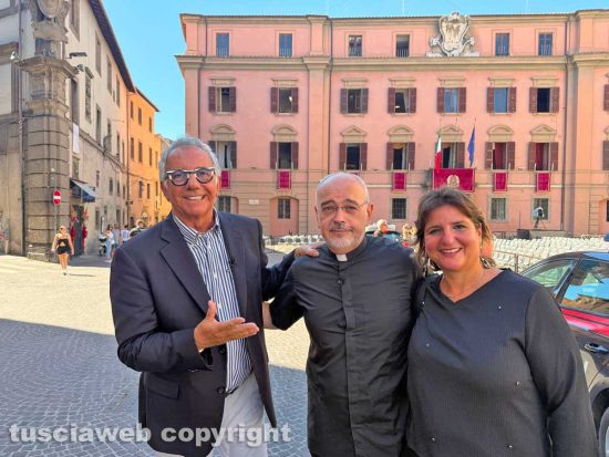 Viterbo - Paolo Notari, don Massimiliano Balsi e Irene Temperini 
