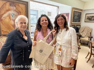 Inaugurato “Così com’è”, il negozio di antiquariato di Maria Grazia Finocchi e Martina Campanella