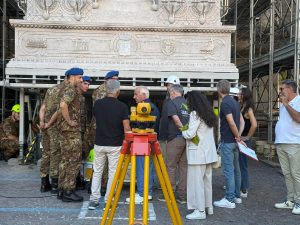 Viterbo - Le operazioni di di pesatura effettuate dall'esercito - La macchina di Santa Rosa Dies Natalis pesa 50,71 quintali