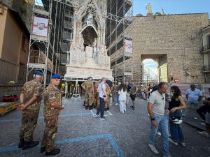 Viterbo - Le operazioni di di pesatura effettuate dall'esercito - La macchina di Santa Rosa Dies Natalis pesa 50,71 quintali