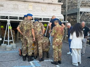 Viterbo - Le operazioni di di pesatura effettuate dall'esercito - La macchina di Santa Rosa Dies Natalis pesa 50,71 quintali