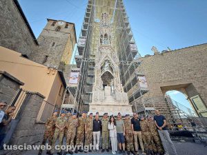 Viterbo - Le operazioni di di pesatura effettuate dall'esercito - La macchina di Santa Rosa Dies Natalis pesa 50,71 quintali