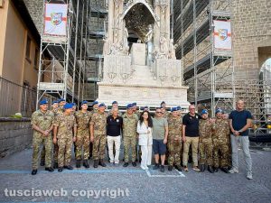 Viterbo - Le operazioni di di pesatura effettuate dall'esercito - La macchina di Santa Rosa Dies Natalis pesa 50,71 quintali