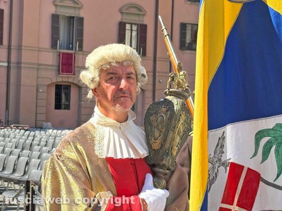Viterbo - Santa Rosa - La consegna della mazza argentea al corteo storico