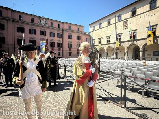 Viterbo - Santa Rosa - La consegna della mazza argentea al corteo storico