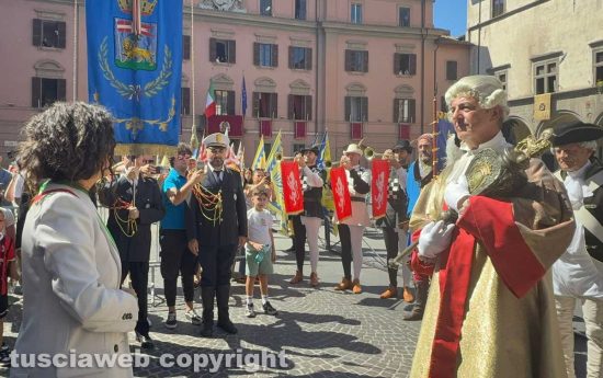 Viterbo - Santa Rosa - La consegna della mazza argentea al corteo storico