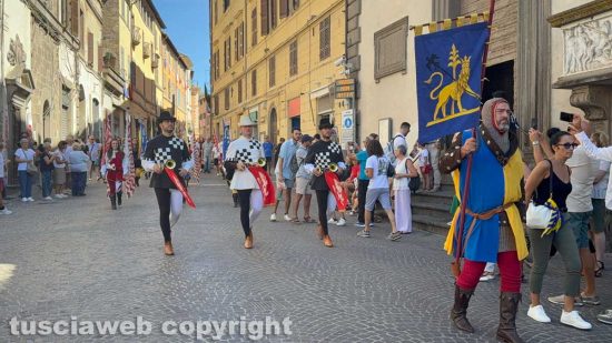 Viterbo - Santa Rosa - La consegna della mazza argentea al corteo storico