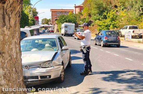 Vetralla - Tamponamento tra due auto sulla Cassia