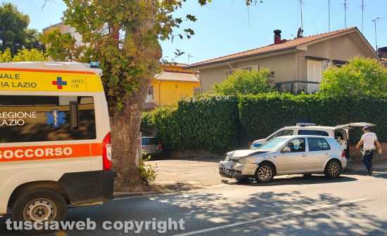 Vetralla - Tamponamento tra due auto sulla Cassia