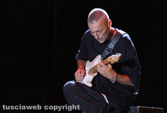 Viterbo - Alex Britti a Pratogiardino Lucio Battisti