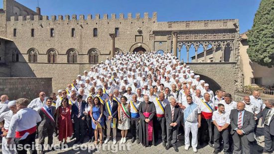 Viterbo - Il giro delle sette chiese dei facchini di santa Rosa