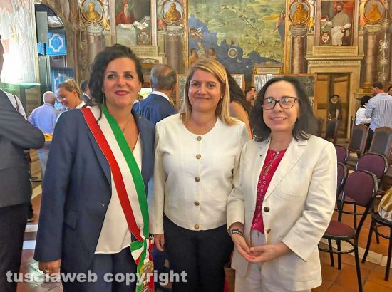 Chiara Frontini, Maria Tripodi e una rappresentante dell'ambasciata colombiana