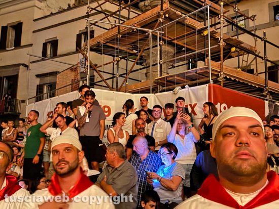 Viterbo -Santa Rosa - Piazza Fontana Grande durante la sosta di Dies Natalis