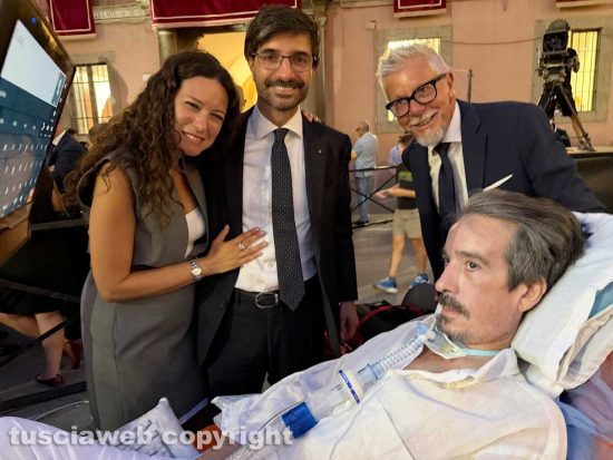 Viterbo - Italo Leali a piazza del comune durante il trasporto - Antonella Sberna, Daniele Sabatini e Mario Lega