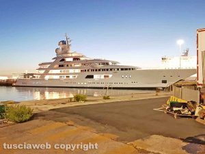 Civitavecchia - Il super yacht "Boardwalk" dell'ambasciatore Usa Tilman Fertitta