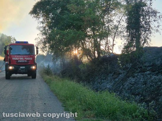 Montefiascone - Incendio in via Paternocchio