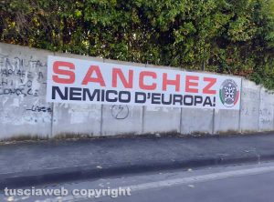 Viterbo - Lo striscione Casapound contro Sanchez