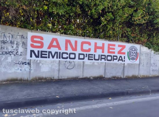Viterbo - Lo striscione Casapound contro Sanchez